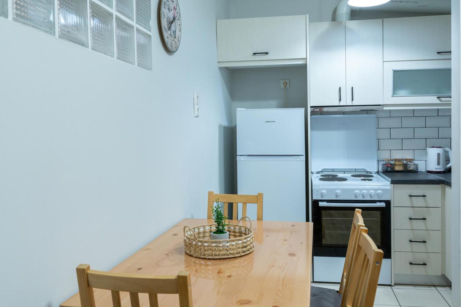 Entire Apt, 2 Bdrm, City Center Atene Esterno foto