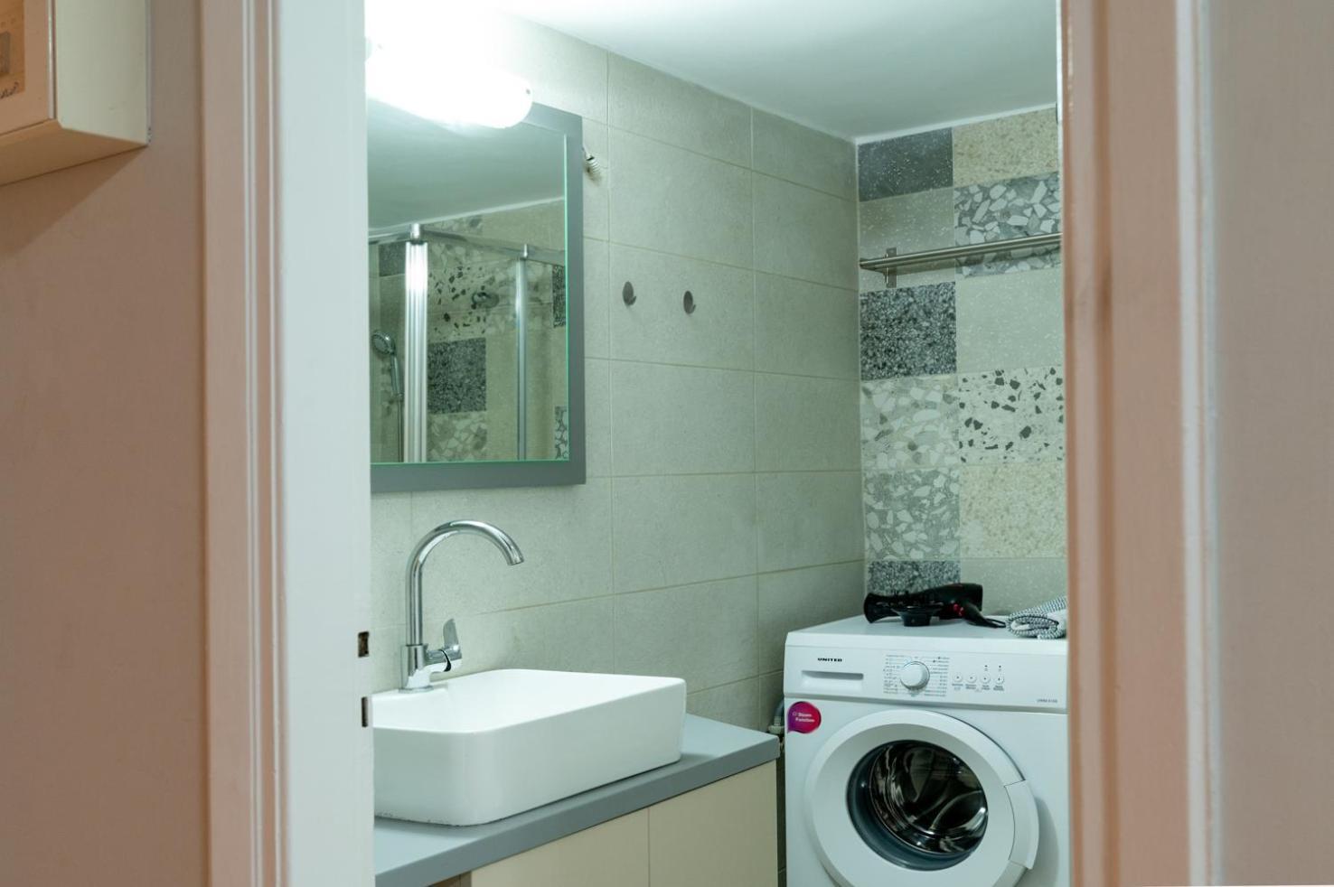 Entire Apt, 2 Bdrm, City Center Atene Esterno foto